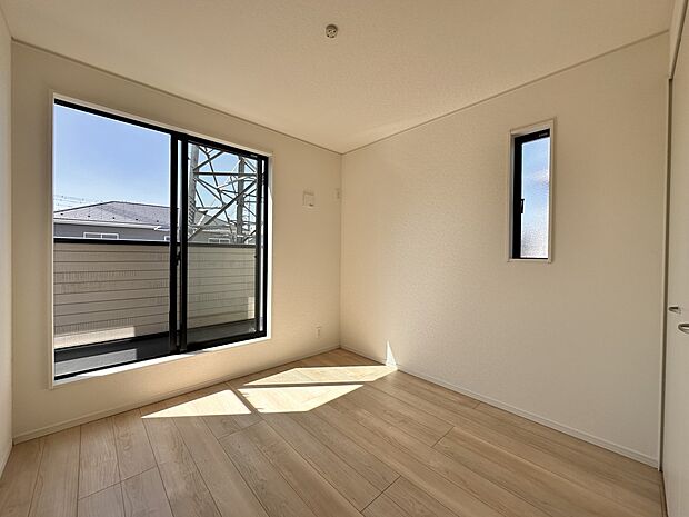 【洋室】充実した生活は伸びやかな居室空間から始まります。快適に・伸びやかに。心の潤いを求める方々へ。