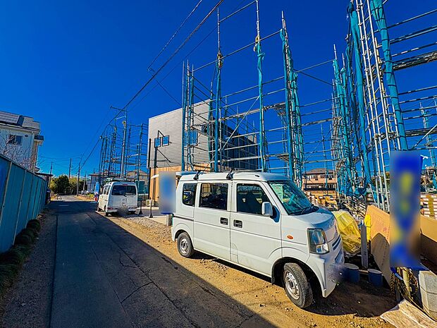 【前面道路】車の通行が少ないので、静かな住環境を維持することができます。