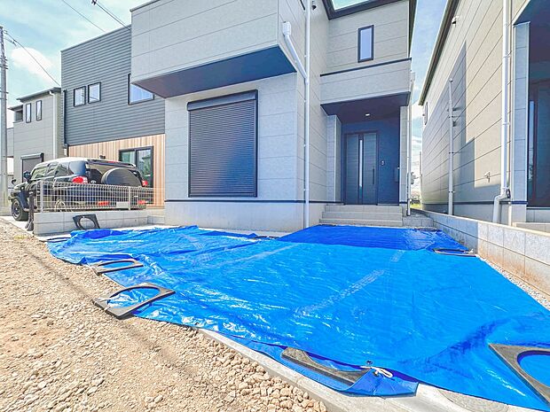 【駐車場】毎日の生活にマイカーが必須という方は、購入を検討する際、駐車場があることは大事な条件です。毎日の通勤や家族の送迎、買い物やお出かけなどクルマのある暮らしを満喫したい方は要チェック。…