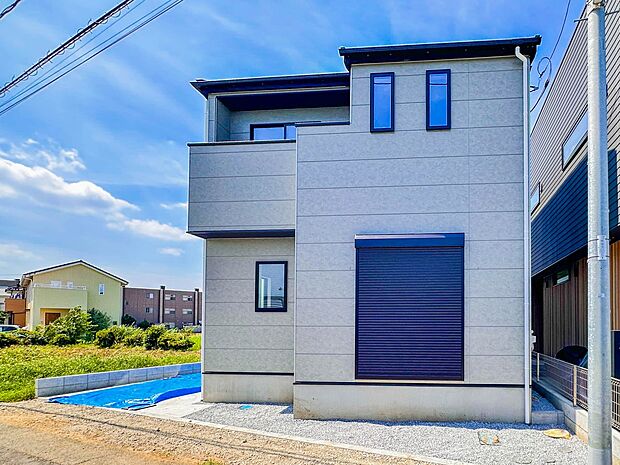 【外観】家族の温かさと陽光の暖かさ、楽しい毎日と明るい未来を予感させる「空間が織り成すひとつ先の住み心地」を演出します。