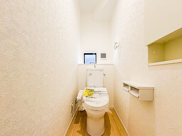 【トイレ】トイレ・ウォシュレット付。快適で衛生的な洗浄機能付温水シャワートイレです。