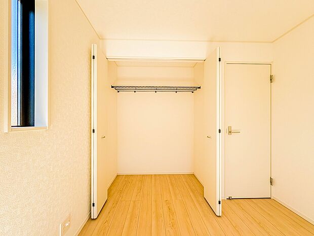 【収納】限られたスペースを有効に活用できる壁面クローゼット。