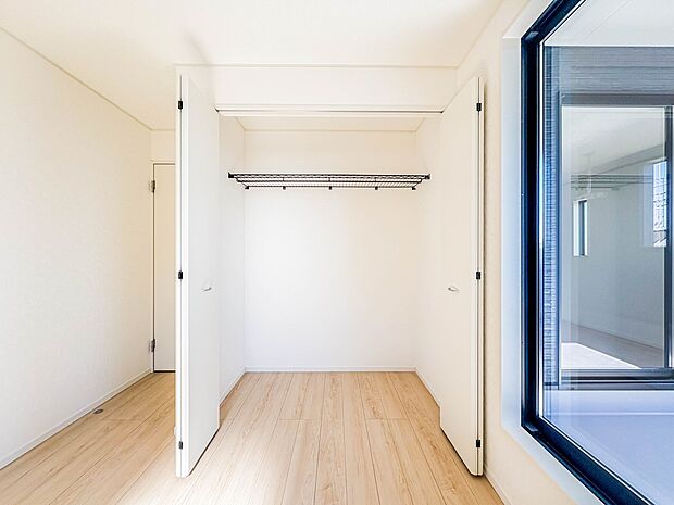 【収納】各部屋を最大限に広く使って頂ける様、全居住スペースに収納付。プライベートルームはゆったりと快適に。