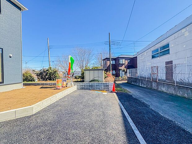 【前面道路】車の通行が少ないので、静かな住環境を維持することができます。