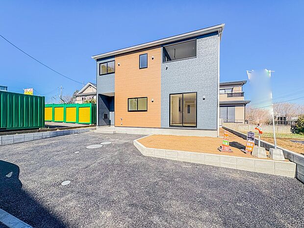 【外観】家族の温かさと陽光の暖かさ、楽しい毎日と明るい未来を予感させる「空間が織り成すひとつ先の住み心地」を演出します。