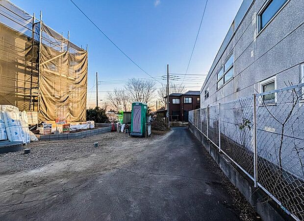 【前面道路】車の通行が少ないので、静かな住環境を維持することができます。