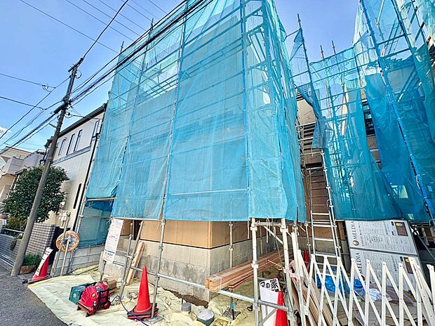 【外観】家族の温かさと陽光の暖かさ、楽しい毎日と明るい未来を予感させる「空間が織り成すひとつ先の住み心地」を演出します。