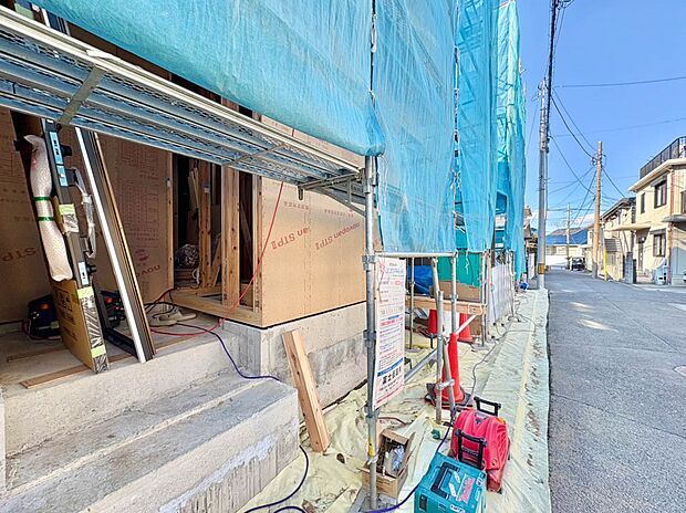 【駐車場】毎日の生活にマイカーが必須という方は、購入を検討する際、駐車場があることは大事な条件です。毎日の通勤や家族の送迎、買い物やお出かけなどクルマのある暮らしを満喫したい方は要チェック。…