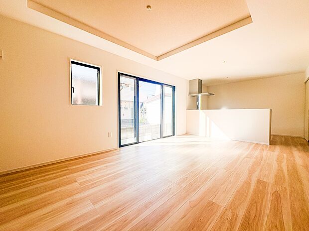 1号棟【LDK】インテリアショップで見掛けた「あの家具」も置ける、ゆったりとした空間。時に広さが上質な寛ぎの時間になる事も。