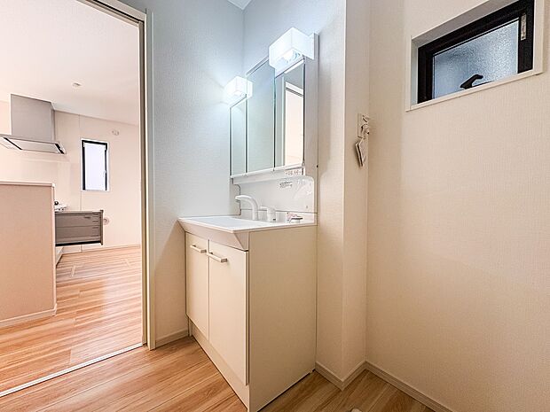 1号棟【脱衣所】脱衣所です。サニタリー収納付き。タオルや下着類等の保管場所として。