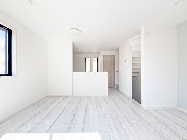 【LDK13.18帖】 整然とした空間演出、快適な理想の暮らしの実現は家のみの拘りではなく、そこで暮らす方々にとって素敵な環境であることも挙げられると思います。四季折々の変化が奏でる鼓動を…