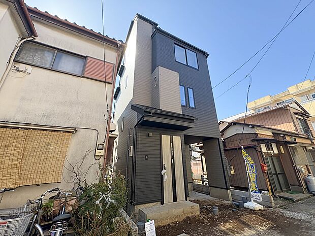 【外観】家は一生のお買物。自分ならではの家族ならではの、家にしたい。書斎を設ける。子どものプレイングルームを設ける。趣味のオーディオルームを設置する。夢を追うオンリーワンの家です。