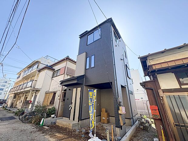 【前面道路】車の通行が少ないので、静かな住環境を維持することができます。