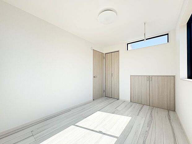 【居室5.15帖】部屋の快適性を追求していくと、内装はシンプルになります。そしてポイント、ポイントにアクセントをつけて、リズムをつくる。シンプルな内装とは、リズミカルな内装と気づきます。