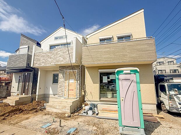 E号棟【外観】陽当りや通風性など各所に施された工夫で住みやすさを実現。部屋の大きさや周辺環境・街並など、資料には掲載していない情報が現地にはたくさんございます。是非ご確認下さい。