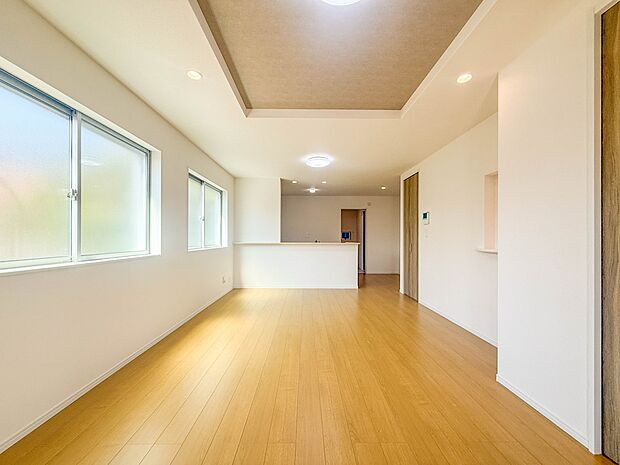 C号棟【LDK18.87帖】 整然とした空間演出、快適な理想の暮らしの実現は家のみの拘りではなく、そこで暮らす方々にとって素敵な環境であることも挙げられると思います。四季折々の変化が奏でる…