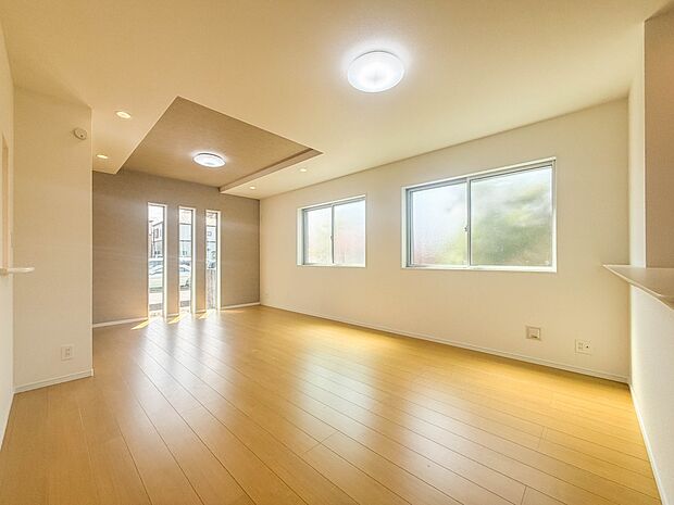 C号棟【LDK18.87帖】会話でホッとコミュニケーションできるリビング。料理でホッとハピネスになるキッチンなど。人をホッとさせる最新設備・仕様を採用しています。