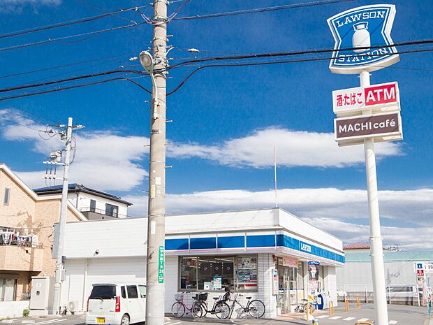 コンビニ 220m ローソン川口赤井4丁目店(新・企業スローガンは「マチのほっとステーション」。「圧倒的な美味しさ」「人への優しさ」「地球（マチ）への優しさ」の3つの約束で社会の課題に応えて…