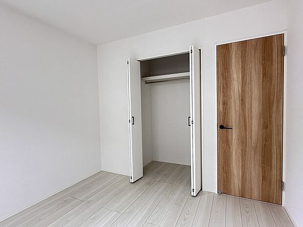 【収納】各部屋を最大限に広く使って頂ける様、全居住スペースに収納付。プライベートルームはゆったりと快適に。