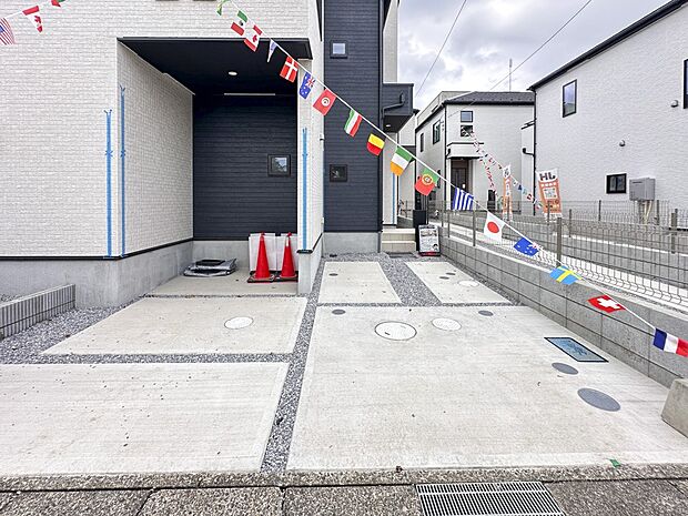 【駐車場】カースペース2台可/駐輪スペース。広々カースペースです。自転車、バイクなども置き場に困りません。