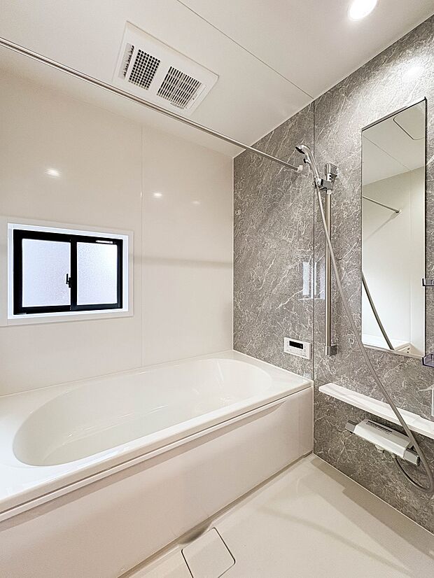 【浴室】一日の疲れを癒してくれるお風呂空間。使いやすさと上質な質感を両立して、単なる習慣から特別な時間に変わるはず。