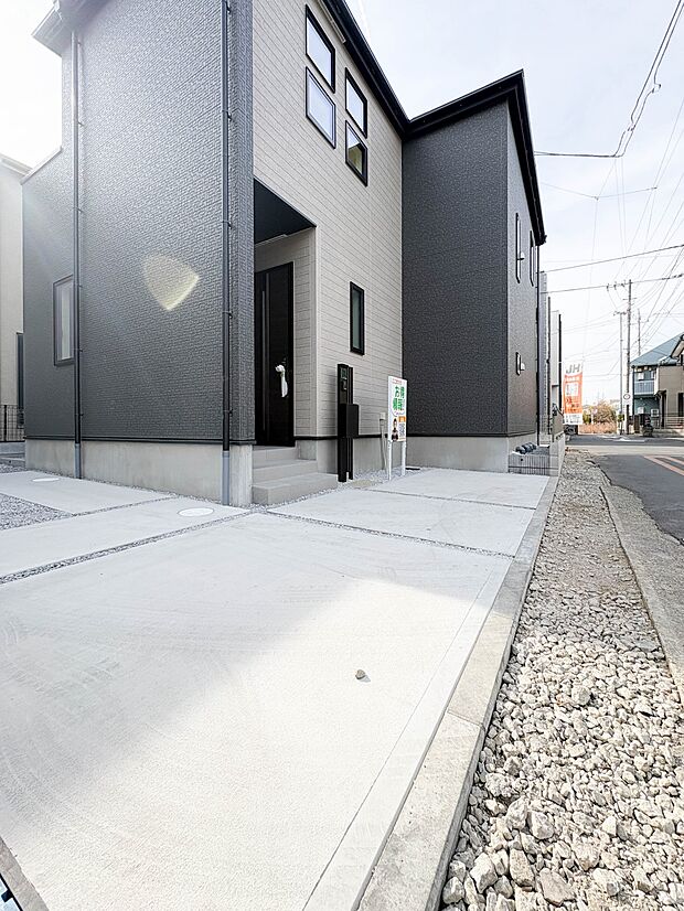 【外観】家族の温かさと陽光の暖かさ、楽しい毎日と明るい未来を予感させる「空間が織り成すひとつ先の住み心地」を演出します。