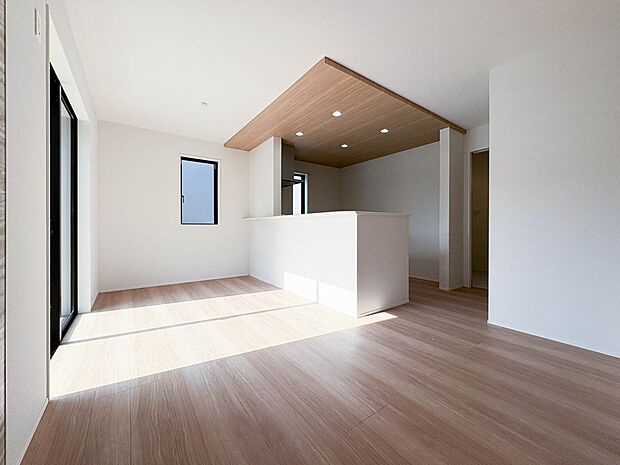 【LDK16.12帖】リビングにいるお子様と会話をしながら家事ができるカウンターキッチン。いま手があいているか、忙しそうなのか相手の様子を伺いながらコミュニケーションをとる訓練にもなります。…