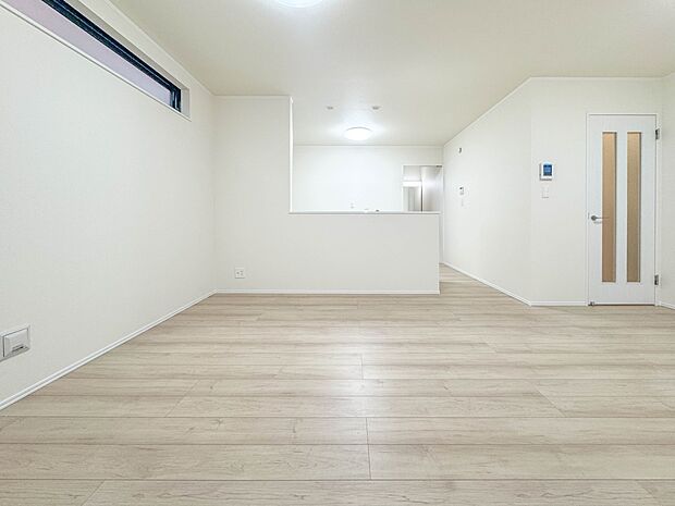 【LDK15.62帖】ナチュラルな自然光の中での調理。お洒落な食器類を余裕で収納できるスペース。動きやすいキッチン動線。これからはお料理をつくる時間が劇的に変わります。