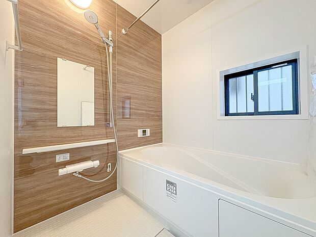 A号棟【浴室】足を伸ばして入ることのできる1坪タイプのユニットバス