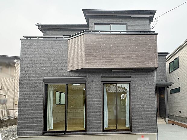 A号棟【現地外観】陽当りや通風性など各所に施された工夫で住みやすさを実現。部屋の大きさや周辺環境・街並など、資料には掲載していない情報が現地にはたくさんございます。是非ご確認下さい。