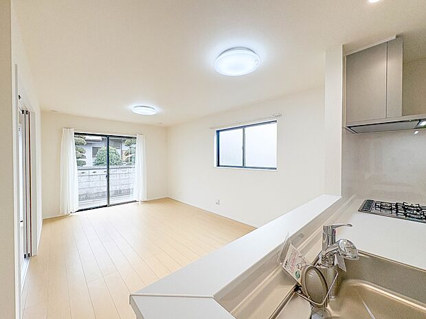 A号棟【LDK15帖+洋室5帖】家族の様子が見えやすいダイニングスペース