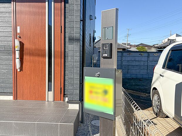 【TVモニター付インターホン】来訪者の様子を室内TVモニターでチェック。対応したくないセールスを断りやすく、子どもに留守番をさせるときも安心。不在時の来訪者を録画でき、犯罪抑止効果も期待でき…