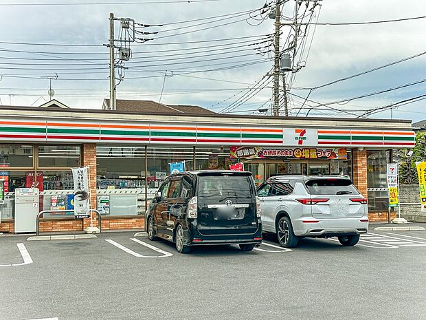 コンビニ 350m セブンイレブンさいたま大久保店(セブンイレブンは近くて便利を掲げています。近くとは、心の近さ。便利とはモノが期待以上の品質でお客さまに届くこと。セブン銀行など新しいサービ…