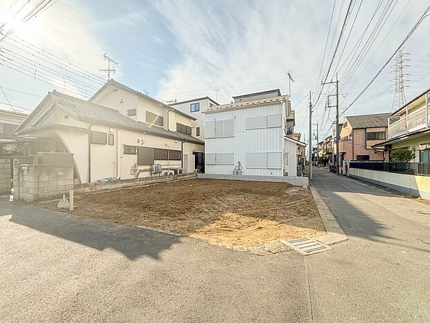 【現地土地写真】車の通行が少ないので、静かな住環境を維持することができます。