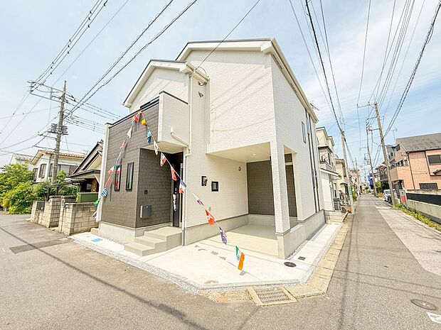 【外観】家族の温かさと陽光の暖かさ、楽しい毎日と明るい未来を予感させる「空間が織り成すひとつ先の住み心地」を演出します。