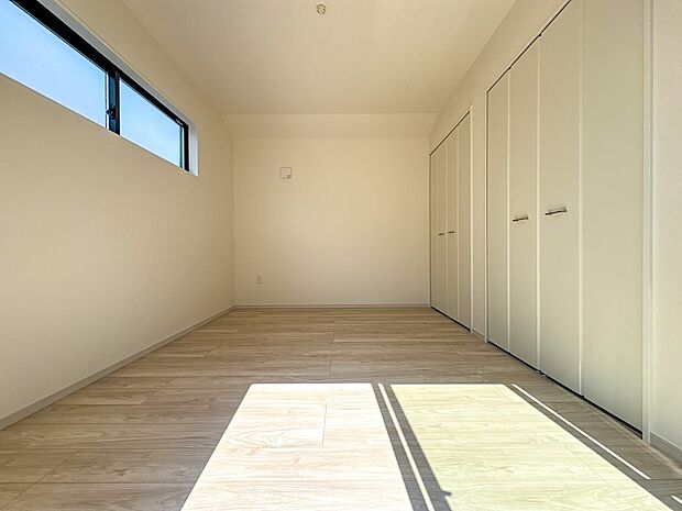 【寝室6.4帖】充実した生活は伸びやかな居室空間から始まります。快適に・伸びやかに。心の潤いを求める方々へ。