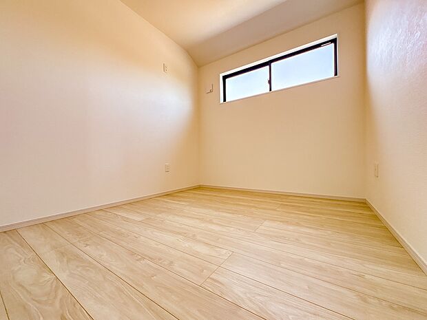 【洋室4.1帖】部屋の快適性を追求していくと、内装はシンプルになります。そしてポイント、ポイントにアクセントをつけて、リズムをつくる。シンプルな内装とは、リズミカルな内装と気づきます。