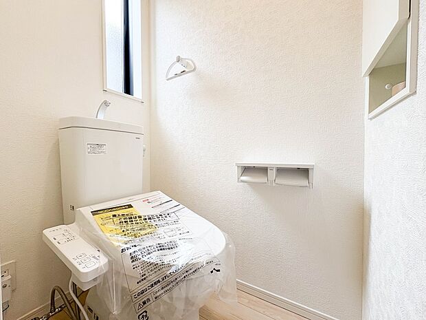 【トイレ】いつも清潔なスペースであってほしいのが毎日使うトイレです。掃除がしやすいのはもちろん、落ち着けるスペースとして機能することも大切です。