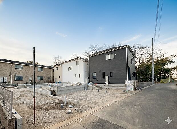 【外観】こちらの物件に少しでもご興味がありましたら、お気軽にお電話下さい。ネット上で「見えない物」「わからない事」でも、実際にご見学いただくことで、手に取るようにおわかりいただけるはずです。…