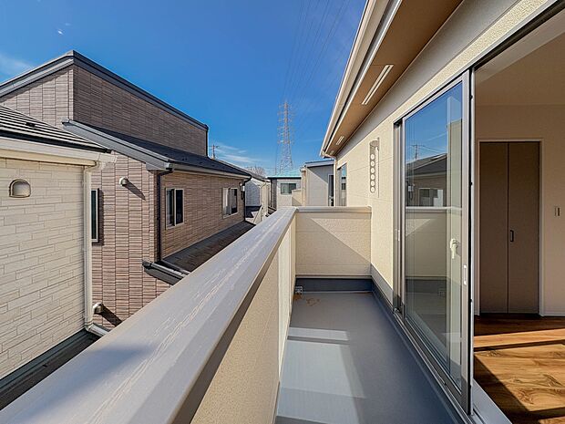 【眺望】その街並みは、さまざまな家の姿が、歩く人々を楽しませている。そう街並みは街の美しい風景なのだ。その風景が目をやさしく和ませてくれている。