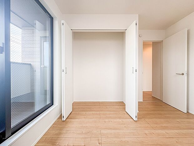 【収納】各部屋を最大限に広く使って頂ける様、全居住スペースに収納付。プライベートルームはゆったりと快適に。