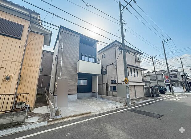 【外観】家族の温かさと陽光の暖かさ、楽しい毎日と明るい未来を予感させる「空間が織り成すひとつ先の住み心地」を演出します。