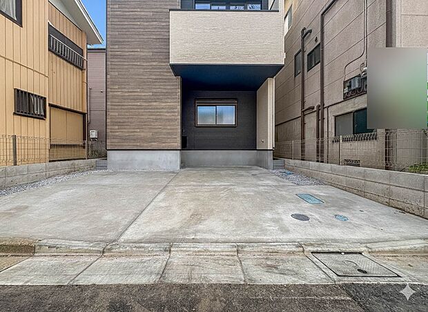 【駐車場】日々の暮らしにマイカーが必要。そんな方は物件の購入条件に駐車場は必須です。通勤に、家族のお迎えに、お買物に、おでかけに、クルマライフを楽しみたい方に。