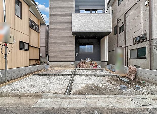 【駐車場】毎日の生活にマイカーが必須という方は、購入を検討する際、駐車場があることは大事な条件です。毎日の通勤や家族の送迎、買い物やお出かけなどクルマのある暮らしを満喫したい方は要チェック。…