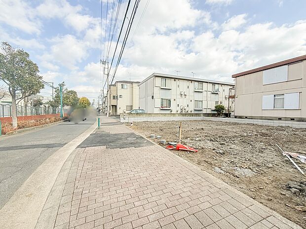 1号棟【前面道路10M】車の通行が少ないので、静かな住環境を維持することができます。