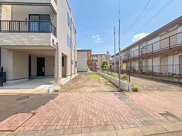 1号棟【外観】こちらの物件が少しでも気になるようでしたら、お気軽にお問合せください。人生でいちばん大きなお買い物ですので、ゆっくりご見学ください。ネット上の画像と実際の見学では、リアル感がま…