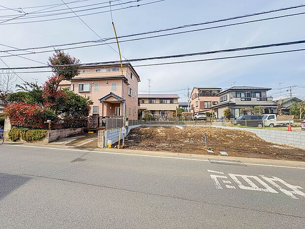 【前面道路】車の通行が少ないので、静かな住環境を維持することができます。