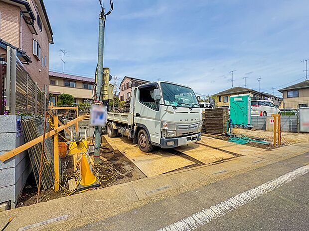 【駐車場】毎日の生活にマイカーが必須という方は、購入を検討する際、駐車場があることは大事な条件です。毎日の通勤や家族の送迎、買い物やお出かけなどクルマのある暮らしを満喫したい方は要チェック。…