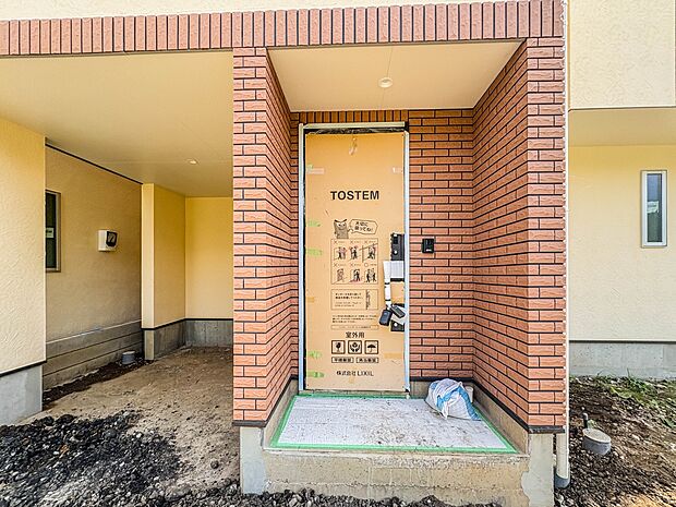 2号棟【玄関】玄関はおうちの顔と言われます。玄関アプローチは、外観デザインの印象を左右します。