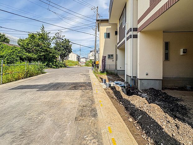2号棟【前面道路6m】車の通行が少ないので、静かな住環境を維持することができます。